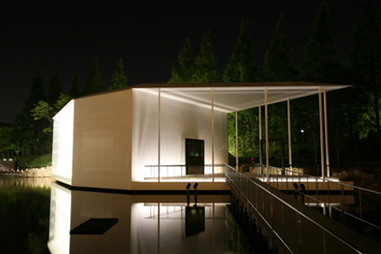 white chapel // hyatt regency osaka // image courtesy jun aoki & associates